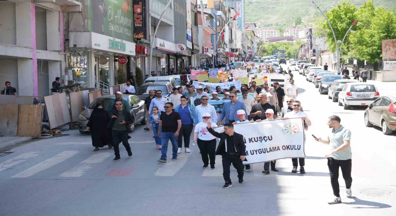 Muşta özel bireyler için farkındalık yürüyüşü düzenlendi