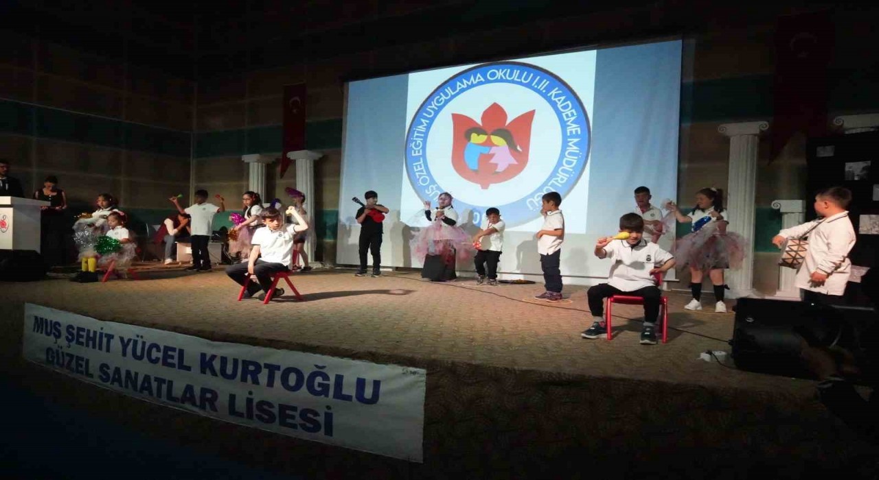 Muşta özel öğrencilerin gösterisi büyük beğeni topladı