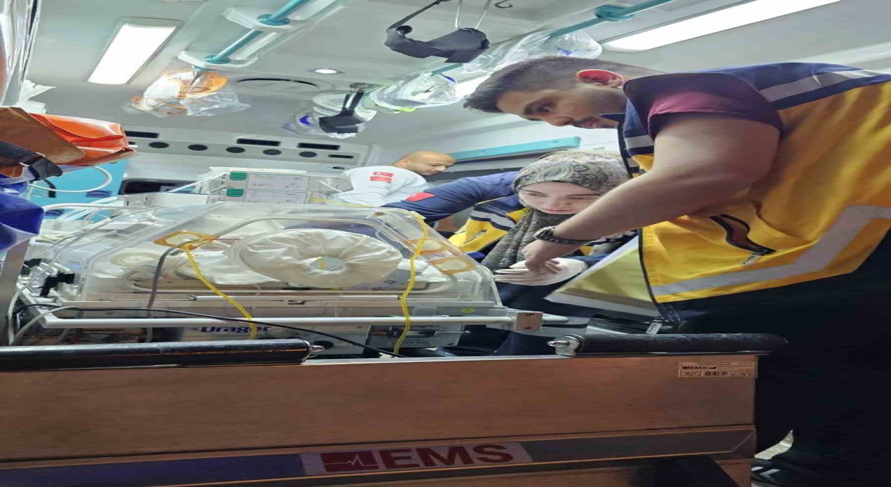Muşta yenidoğan bebek için ambulans uçak havalandı