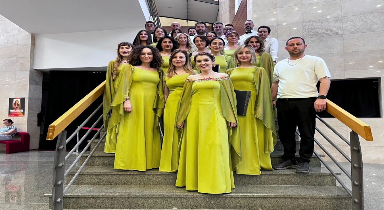 Müzik öğretmenleri İzmirden ödülle döndü