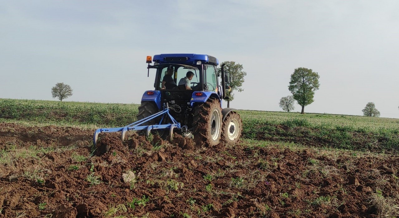 Nadasa hazırlanan tarlalar ekime hazırlanıyor