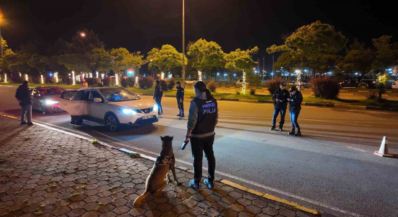 Narkotik köpeği ‘Pars zehir tacirlerine göz açtırmıyor