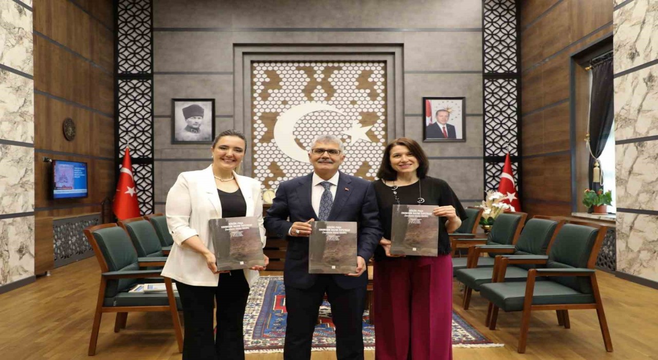 Niğdede Tepeyrana vefa: Ödül töreni ve kitap tanıtımı bir arada gerçekleşti