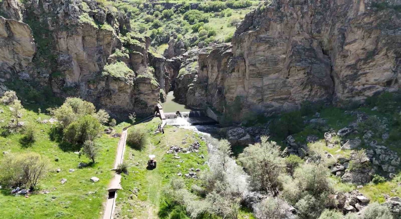 Niğdenin saklı cenneti Dipsiz Kanyon havadan görüntülendi