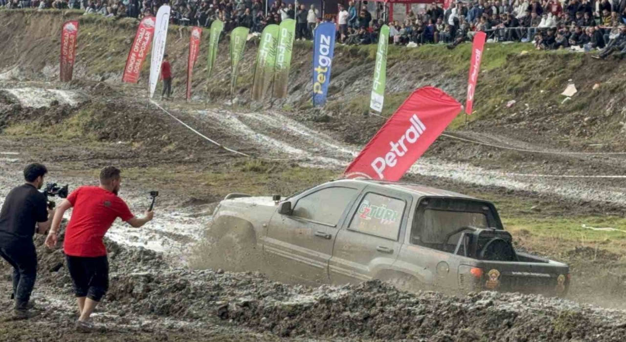 Off-Road yarışları nefes kesti