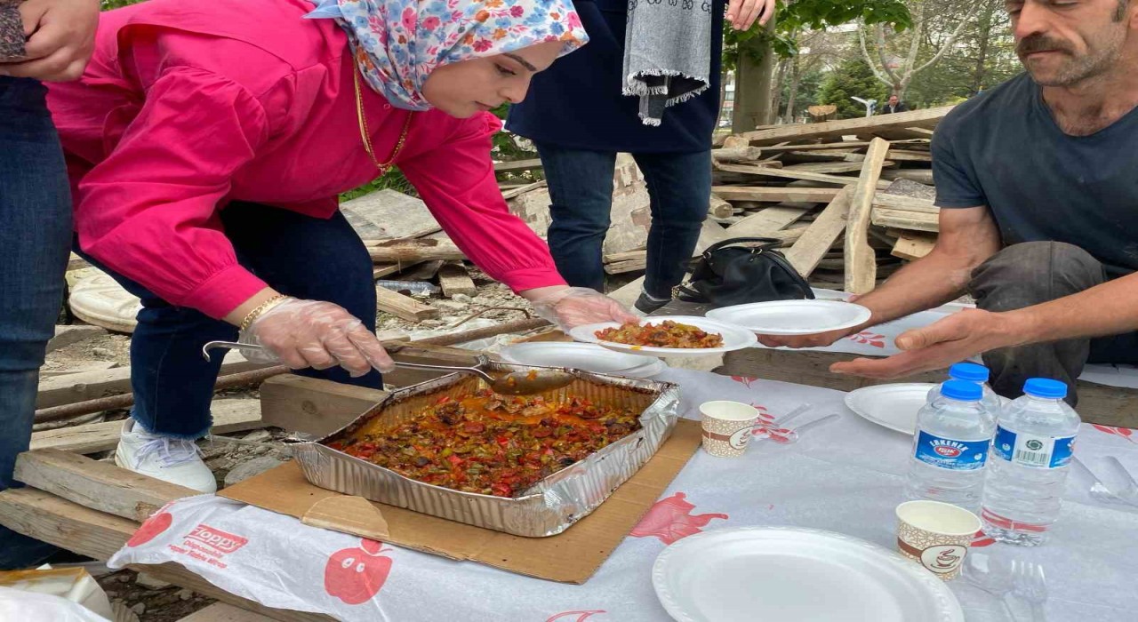 Öğrenciler 1 Mayısta işçilerle bir araya geldi