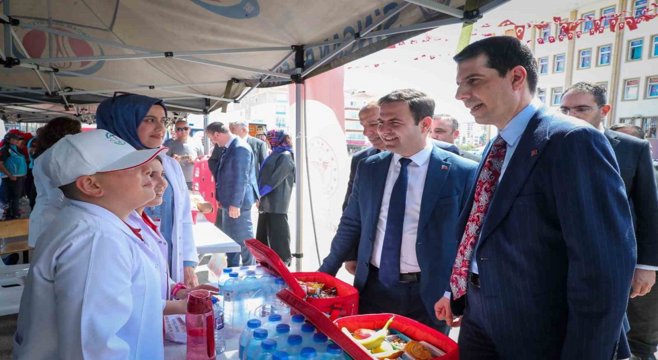 Öğrenciler aldıkları eğitimle ‘sağlık elçisi olacak