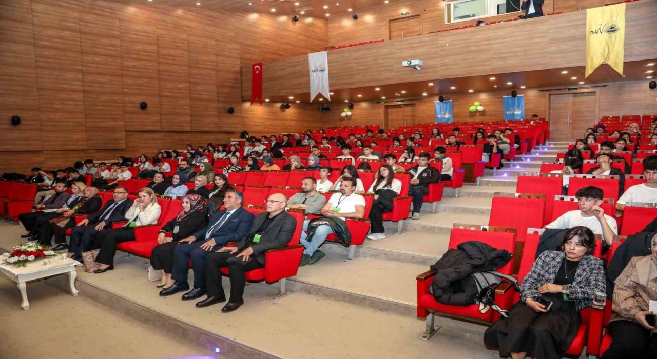 Öğrenciler ‘Liseler Arası İklim Münazarasında fikirlerini savundu