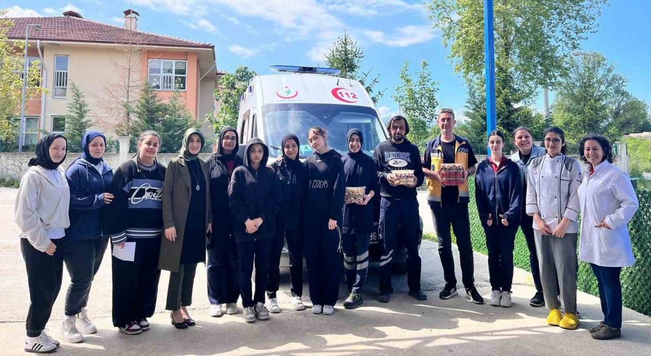 Öğrenciler yaptıklarıyla gönüllere girdi