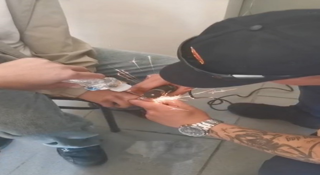 Öğrencinin parmağına sıkışan yüzüğü itfaiye ekipleri keserek çıkardı