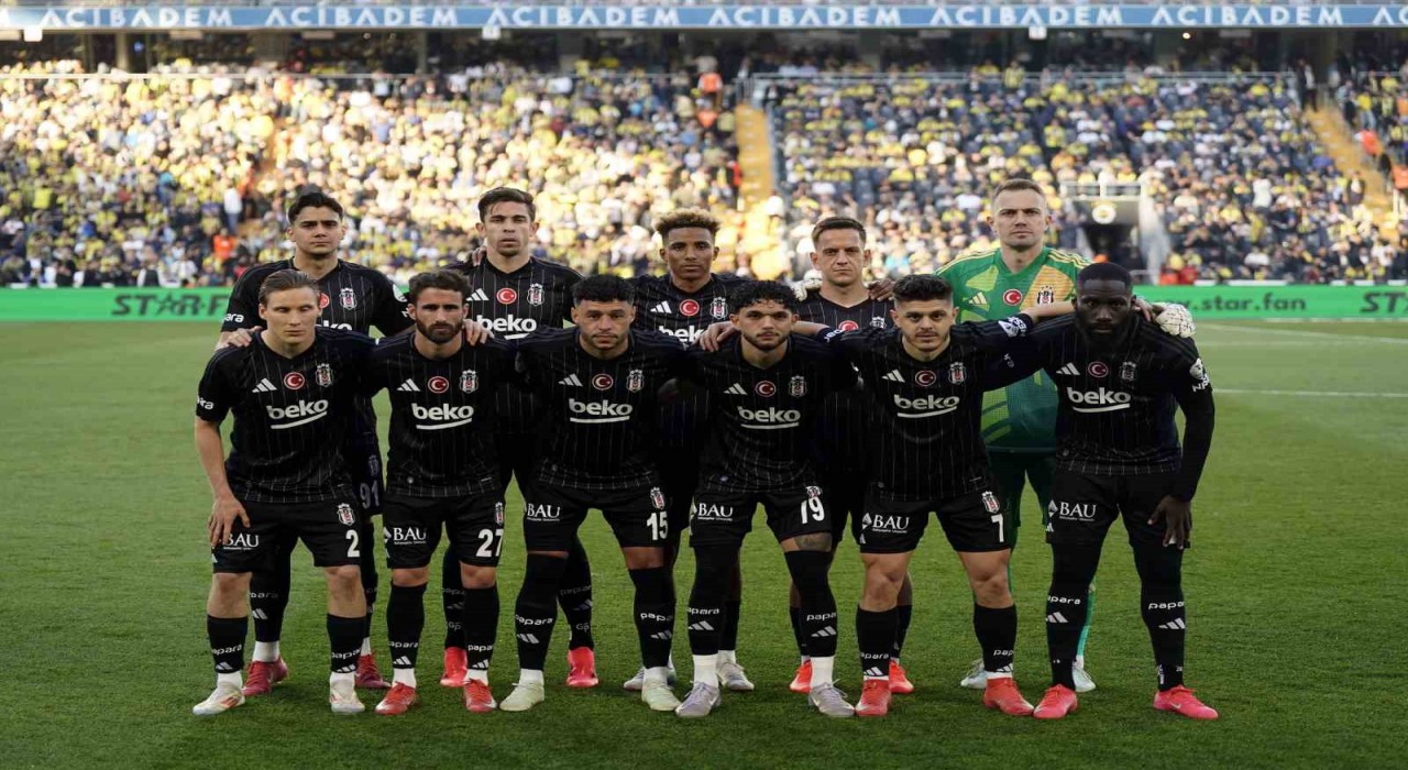 Ole Gunnar Solskjaerden derbide 2 değişiklik