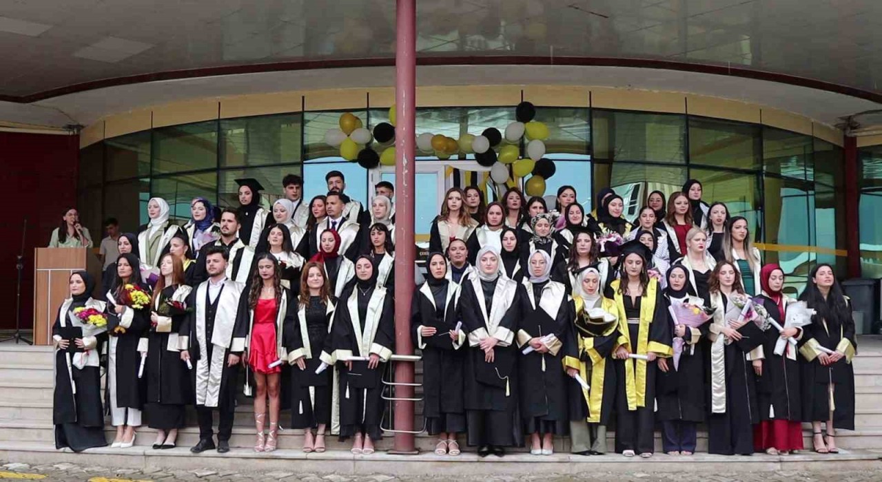 Oltu Beşeri ve Sosyal Bilimler Fakültesinde mezuniyet coşkusu