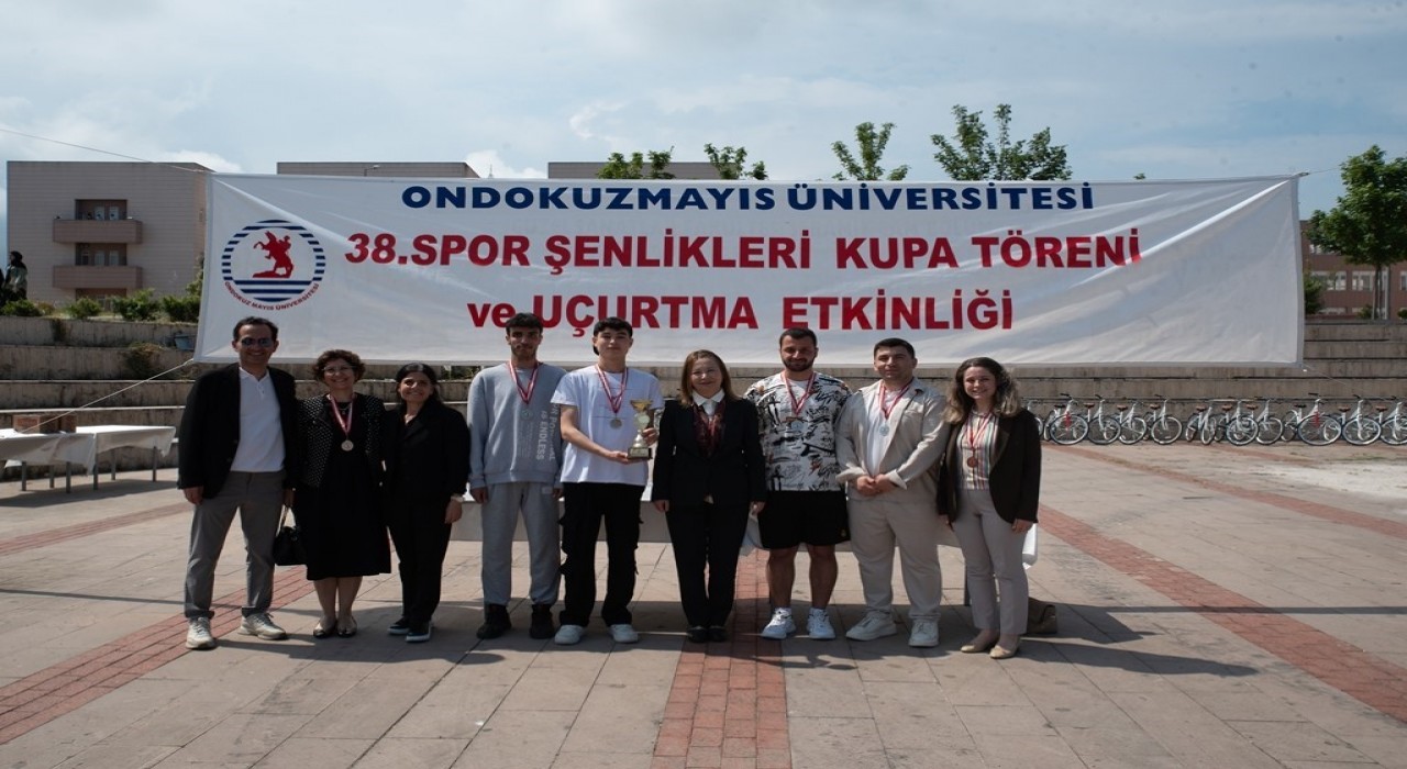 OMÜde ‘38. Üniversite İçi Spor Müsabakaları Kupa Töreni