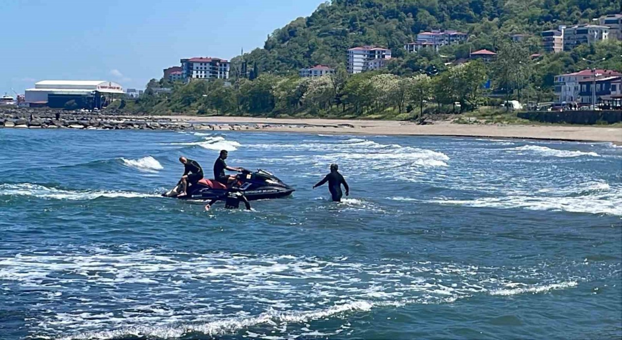 Orduda boğulma tehlikesi geçiren öğrencilerden biri hayatını kaybetti