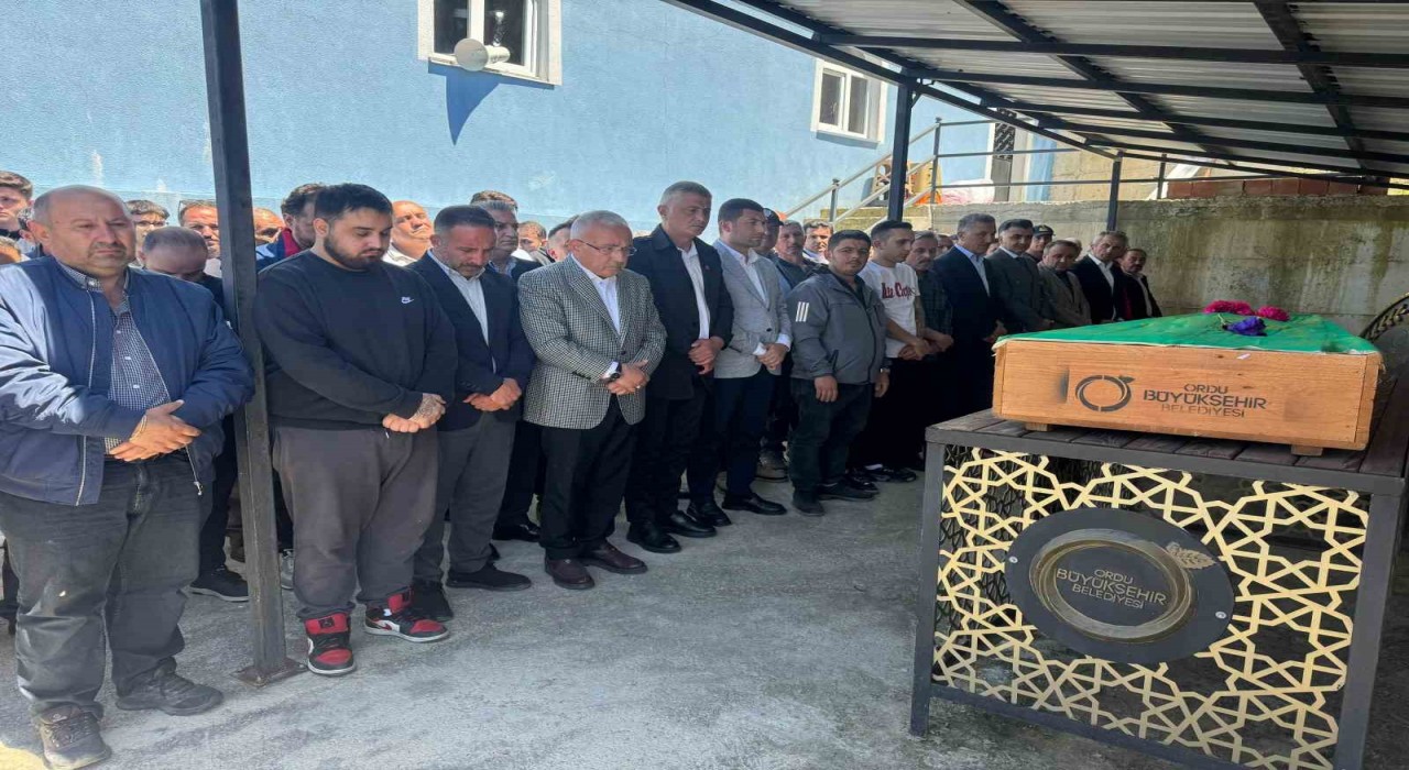 Orduda denizde boğularak hayatını kaybeden lise öğrencisi toprağa verildi