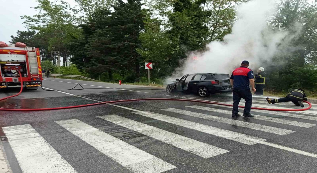 Orduda seyir halindeki otomobilde yangın çıktı