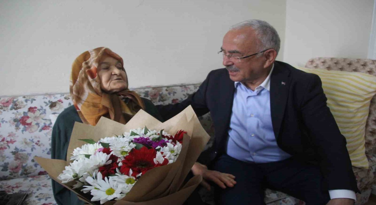 Ordulu 110 yaşındaki Hayriye nine, Anneler Gününde unutulmadı