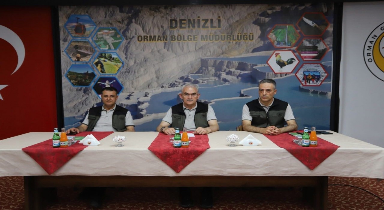 Orman Genel Müdürü Karacabey, Denizlide orman yangınlarını önlemede gayret gösteren muhtarlarla bir araya geldi