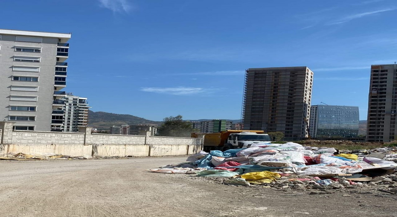 Örnekköyde, adına yakışmayan çöp yığınları çözüm bekliyor