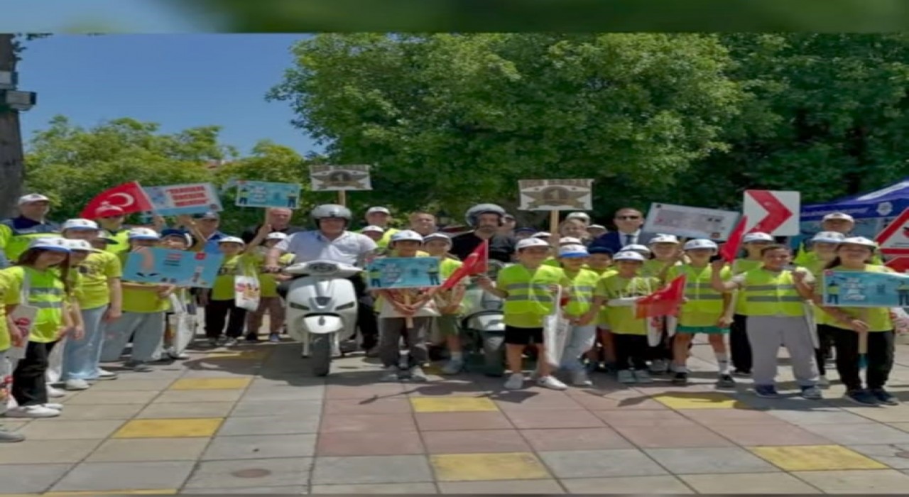 Ortacada öğrencilerle yaya geçidi eğitimi gerçekleştirildi