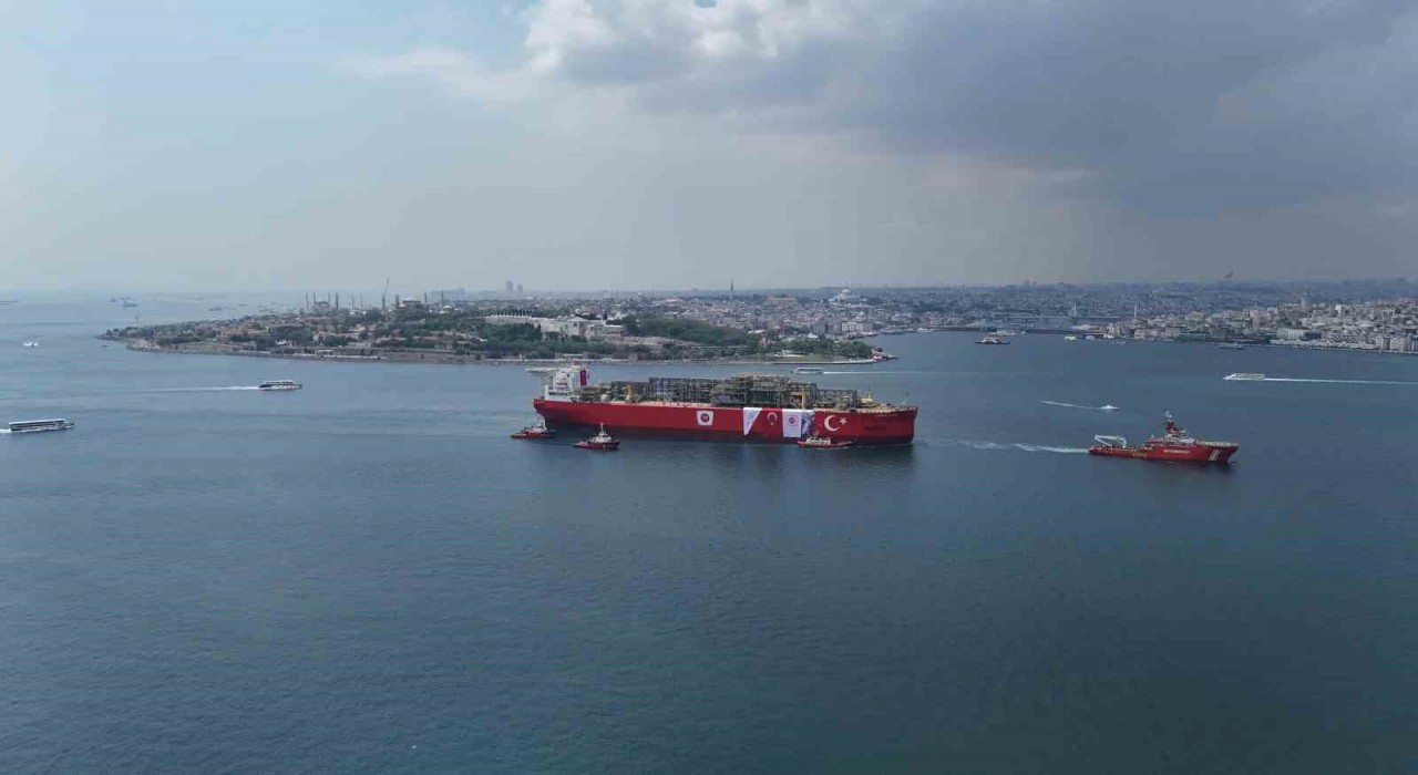 ‘Osman Gazi platformunun boğazdan geçişi dron ile görüntülendi