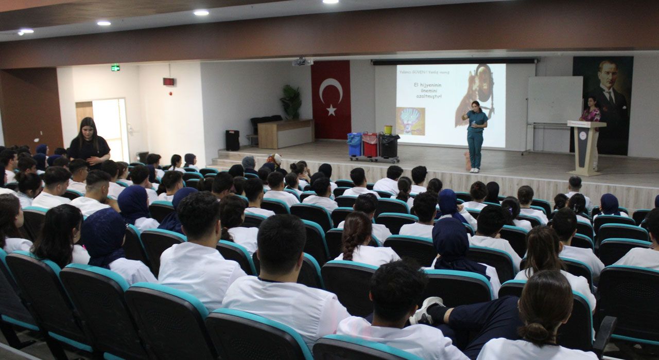 Osmaniye Devlet Hastanesi'nde Stajyer Öğrencilere Uyum Eğitimi Verildi