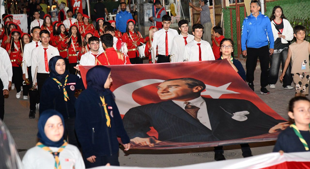Osmaniye’de 19 Mayıs Coşkusu Dev Türk Bayrağıyla Kutlandı