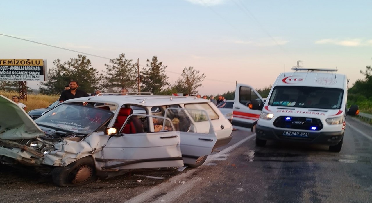 Osmaniyede 4 aracın karıştığı zircirleme kaza: 1 ölü, 6 yaralı