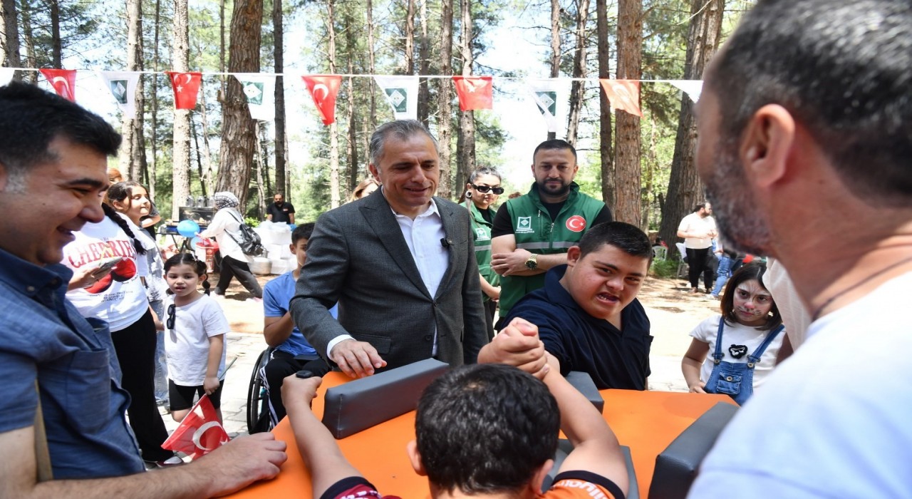 Başkan Çenet Engelli Bireylerle Piknikte Buluştu