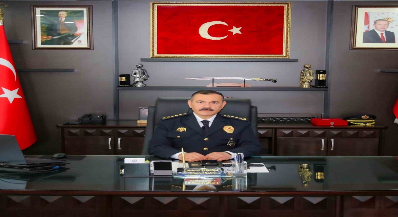 Osmaniyede kırmızı ışıkta duran vatandaştan örnek davranış