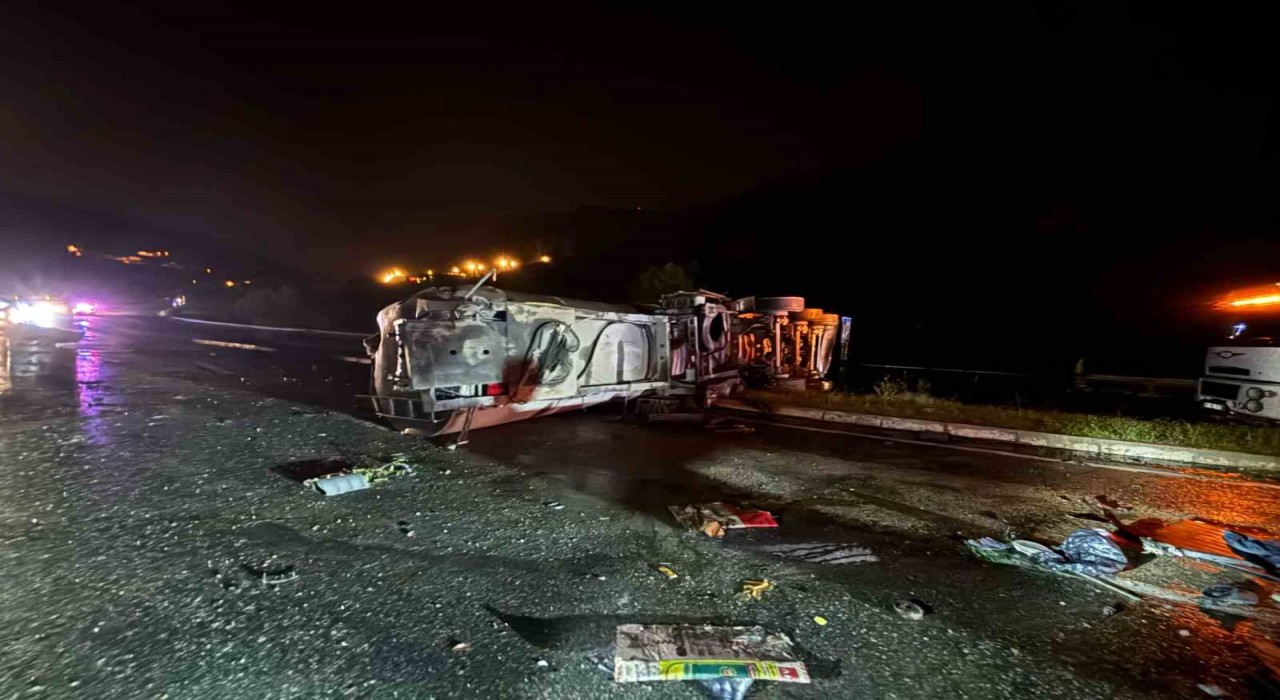 Osmaniyede mazot yüklü tanker devrildi