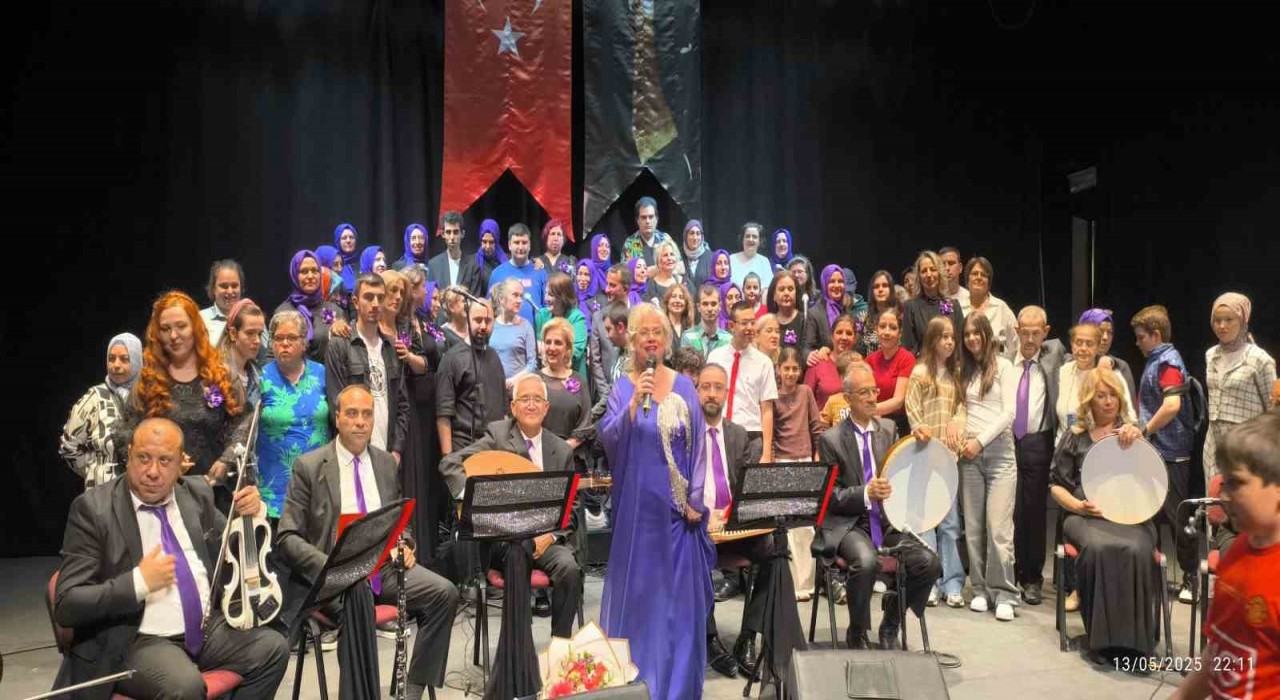 Otizm Anneler Korosundan muhteşem konser