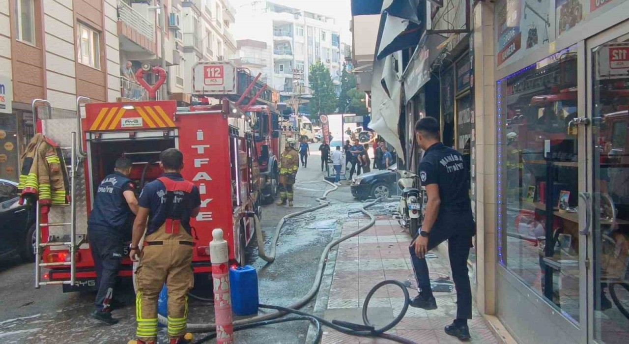 Oto yıkamacıda yangın: 1 ölü