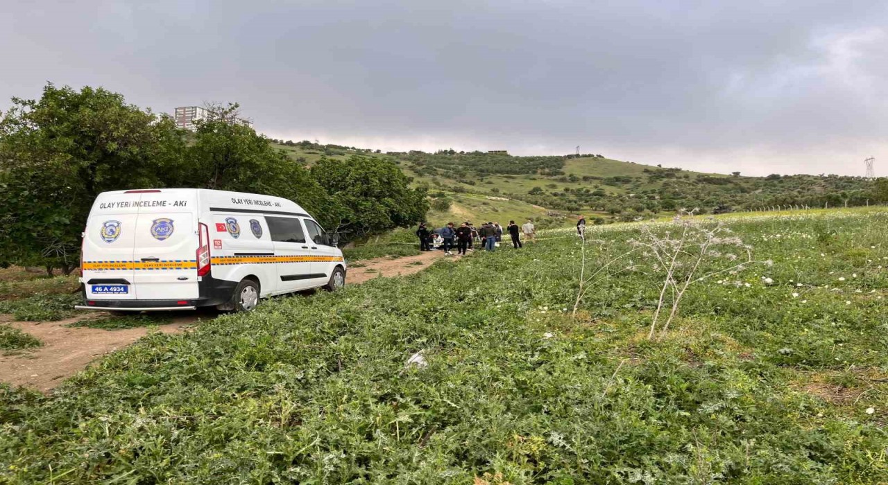 Otomobil içerisinde pompalı tüfekle öldürüldü