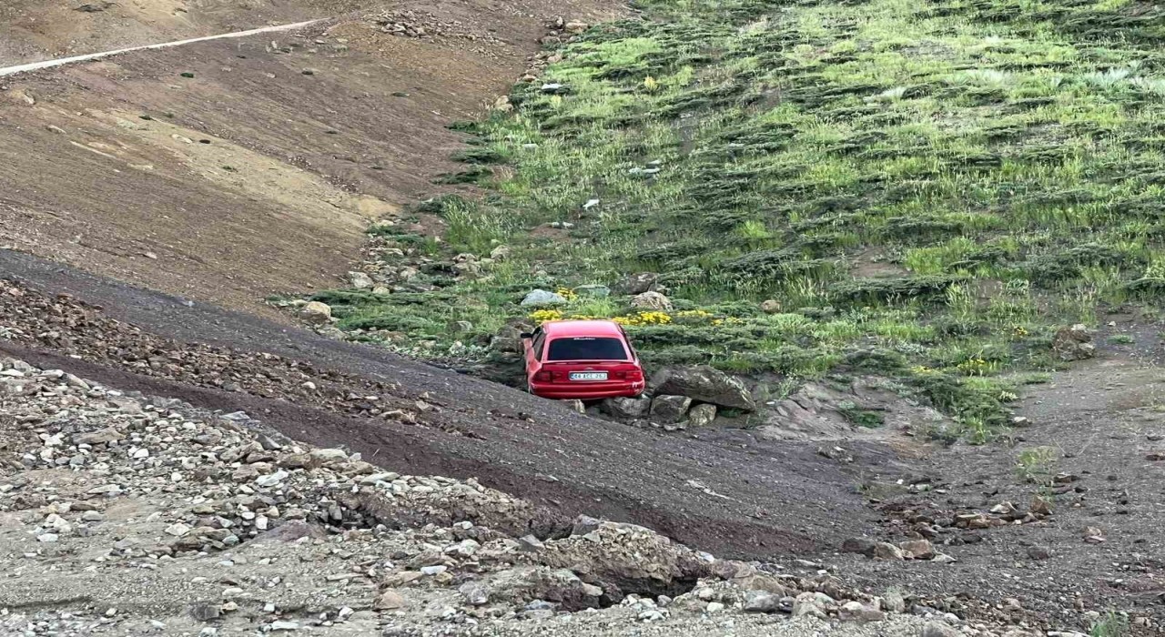 Otomobil şarampole yuvarlandı: 2si çocuk 7 yaralı