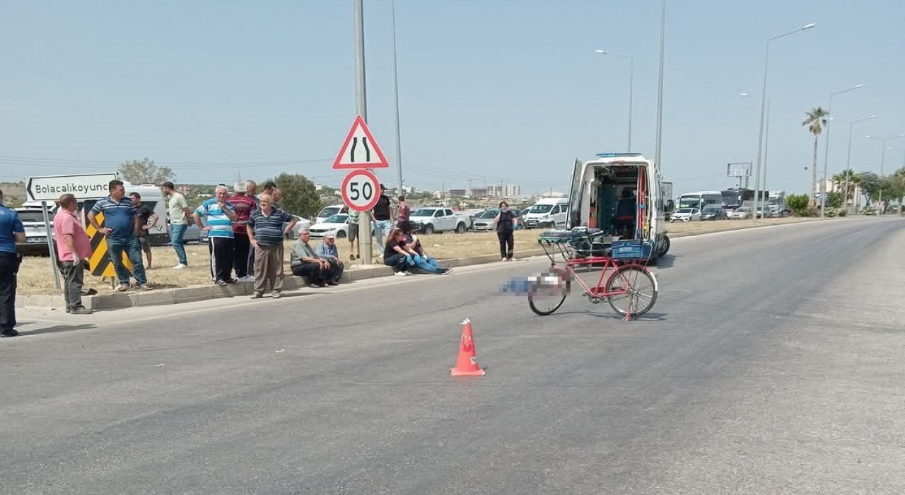 Otomobilin çarptığı bisikletli hayatını kaybetti