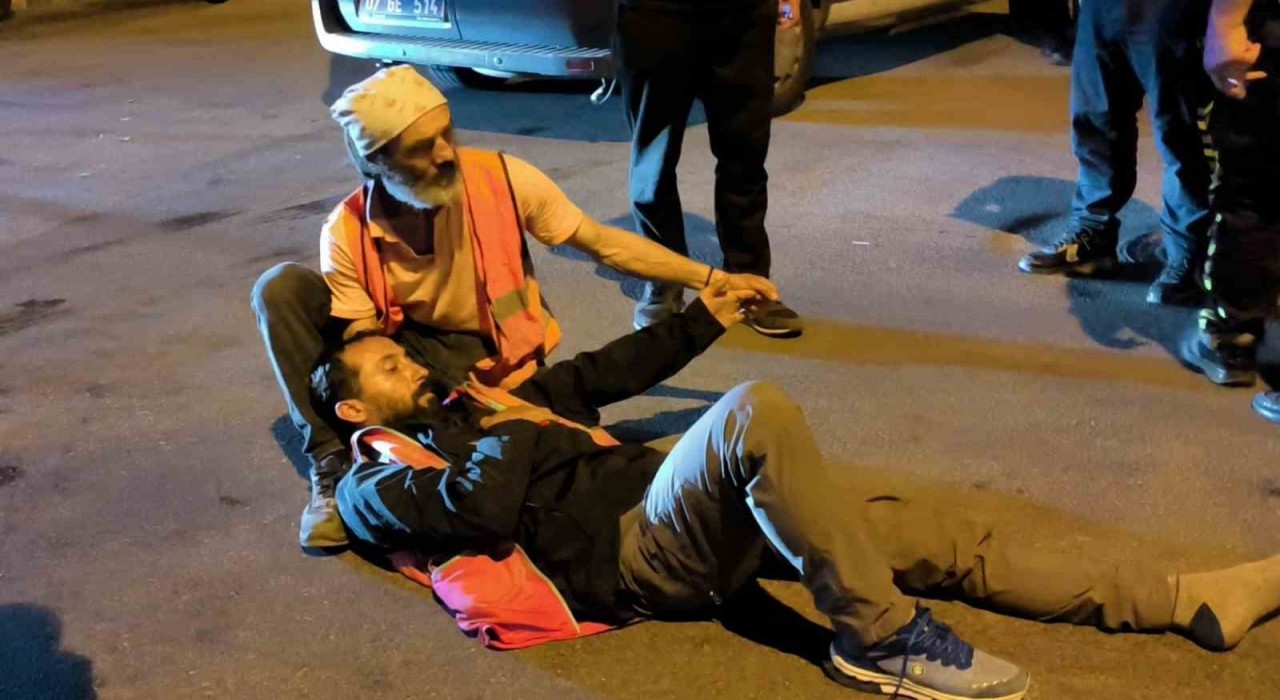 Otomobille çarpışan motosiklet sürücüsü yaralandı