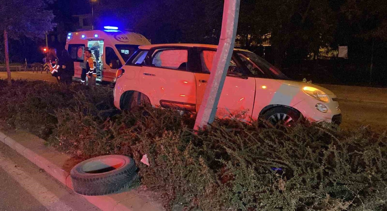 Otomobille refüje dalan sürücü kaza sonrası aracı ve yaralıları bırakıp kaçtı