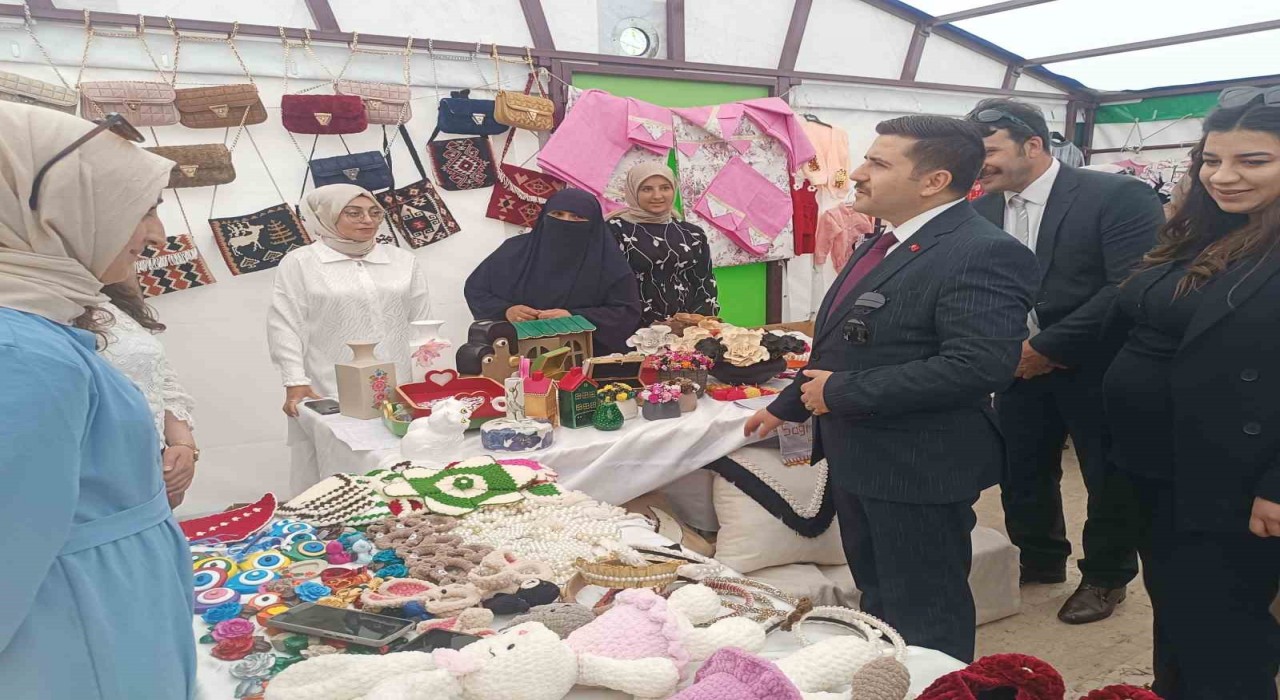 Özalpte yılsonu sergisi