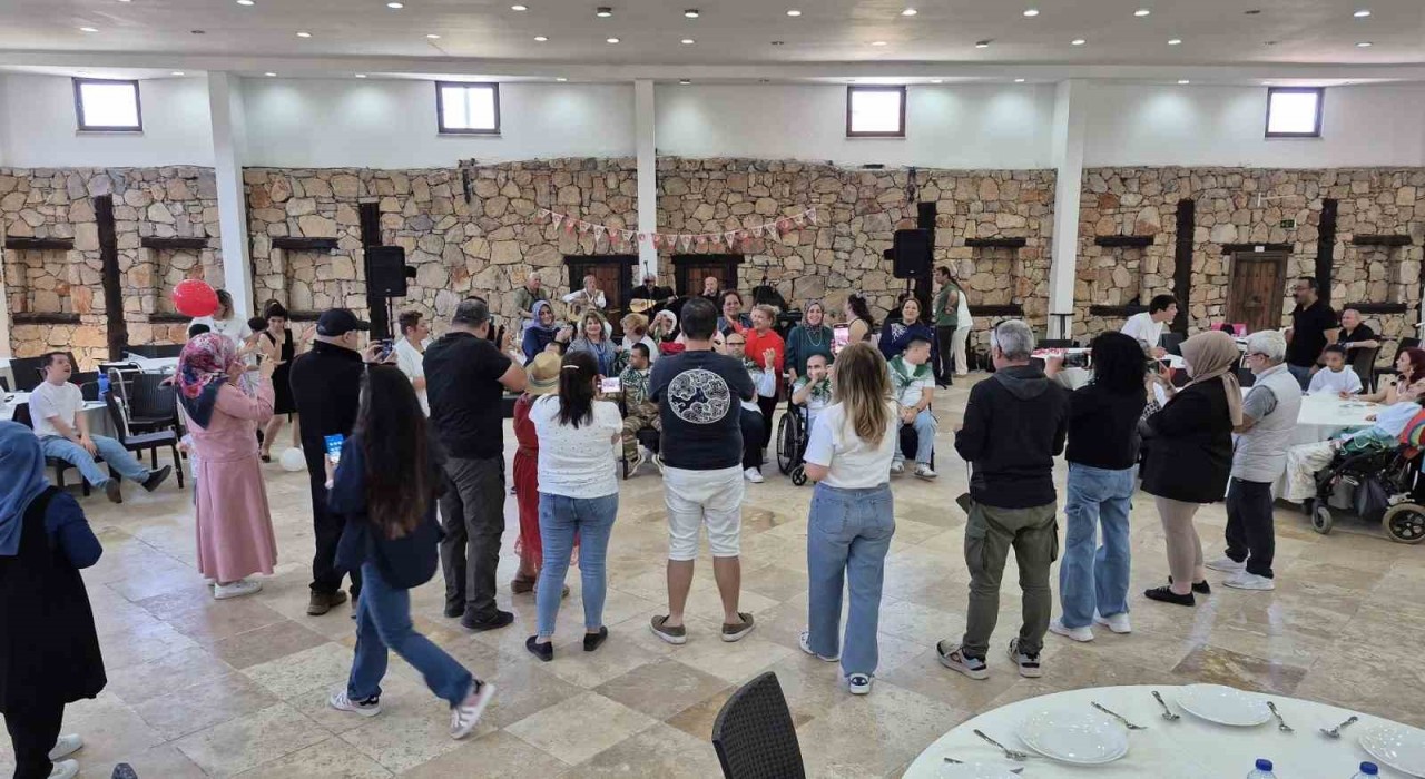 Özel bireylere askerlik kınası