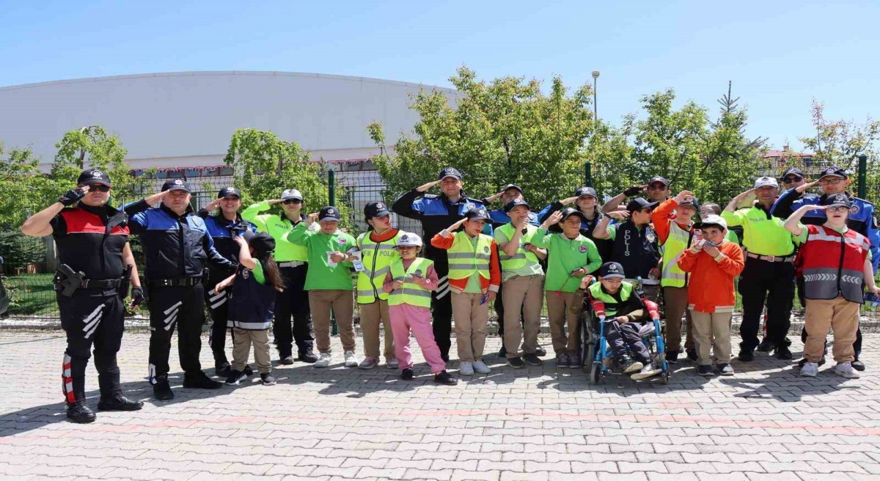 Özel çocukların Polis olma hayali gerçek oldu