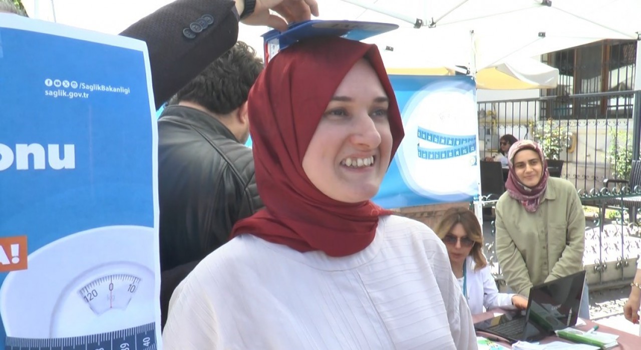 (ÖZEL) İdeal Kilonu Öğren, Sağlıklı Yaşa uygulamasında vatandaşla sağlık personeli arasında ilginç diyaloglar