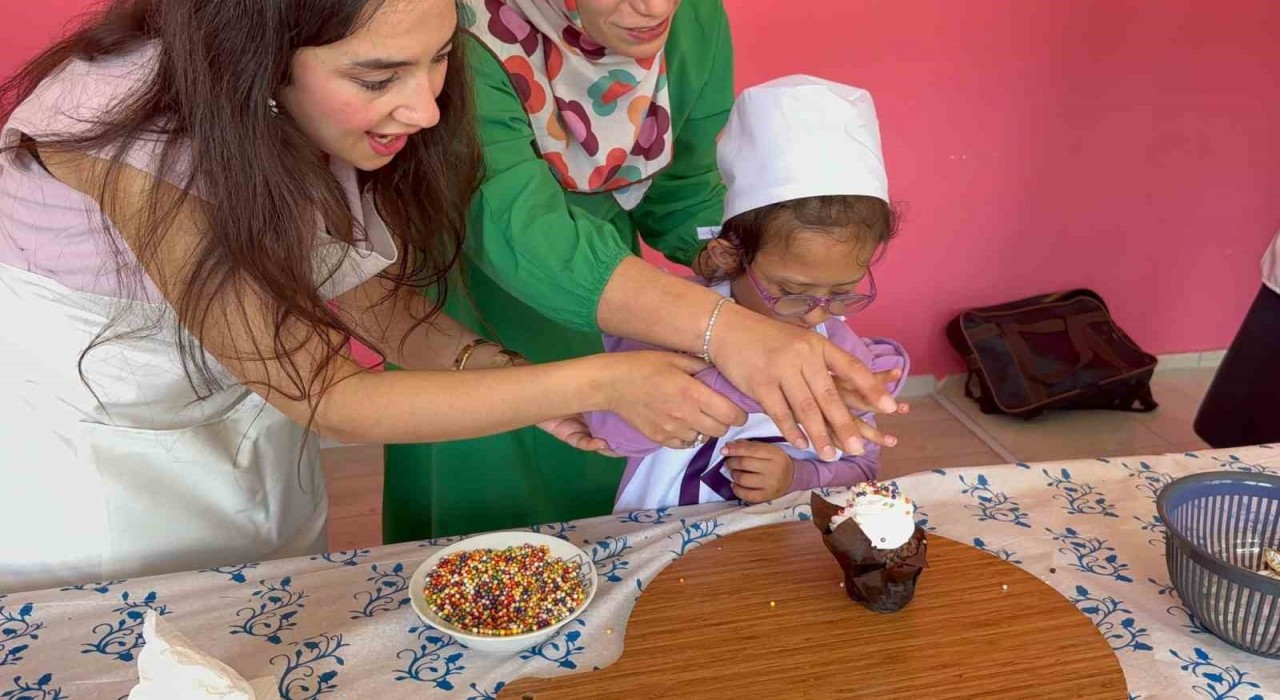 Özkar Özel Eğitim Uygulama Okulundan Pasta Atölyesi
