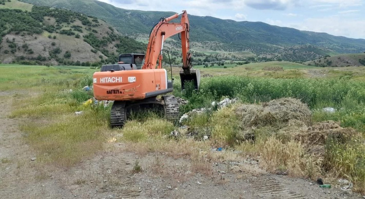 Özükavak Belediyesi vahşi depolama alanı rehabilitasyon çalışmasını başlattı
