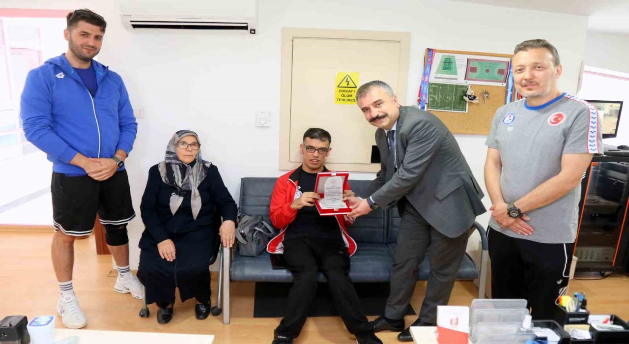 Paralimpik Milli Sporcu Mehmet Bakır Eğilmeze anlamlı ziyaret