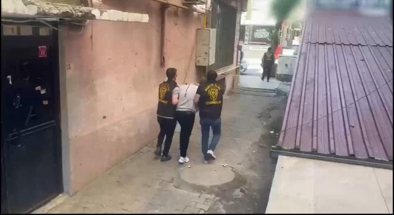 Polisi beybi, müşterileri koli şifresiyle belirleyen fuhuş şebekesine Pandora Operasyonunda 6 tutuklama