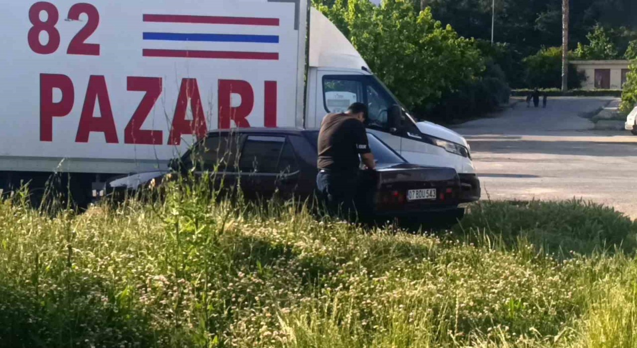 Polisin ‘dur ihtarına uymayıp kaçan otomobil otların arasında bulundu