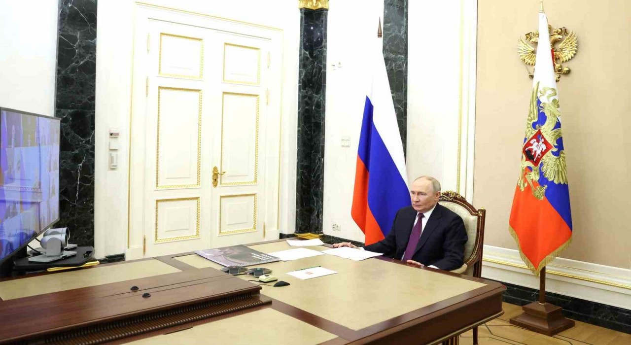 Putin: Rus ordusu Ukrayna sınırında tampon bölge oluşturma görevi üzerinde çalışıyor