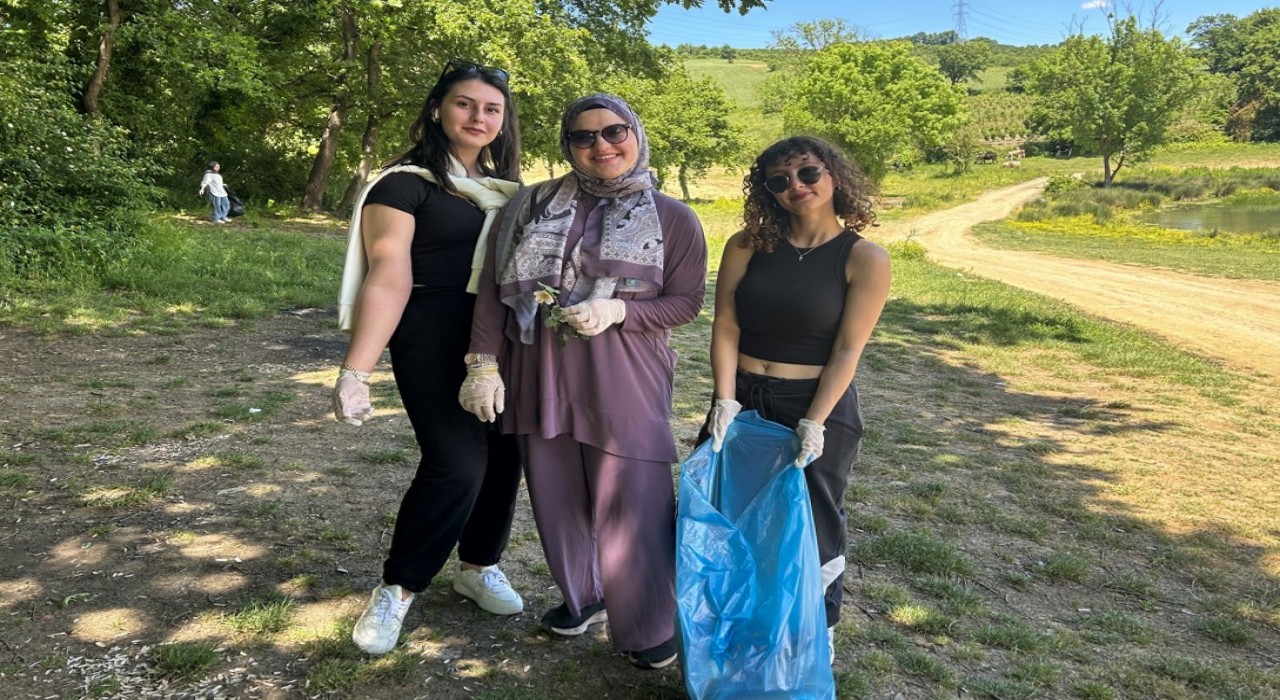 Reisler Göleti çevresindeki çöpleri topladılar