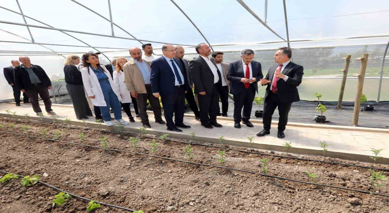 Rektör Yılmazdan üretim odaklı eğitime tam not